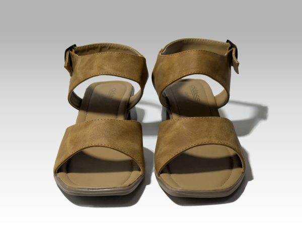 Sandalias Modelo Reina con talón