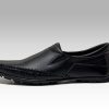 Mocasin negro de hombre.